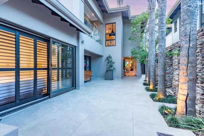 Entrance to front door