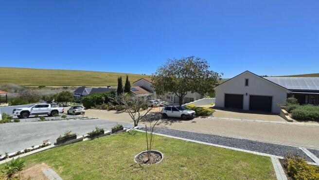 FRONT GARDEN FROM STOEP