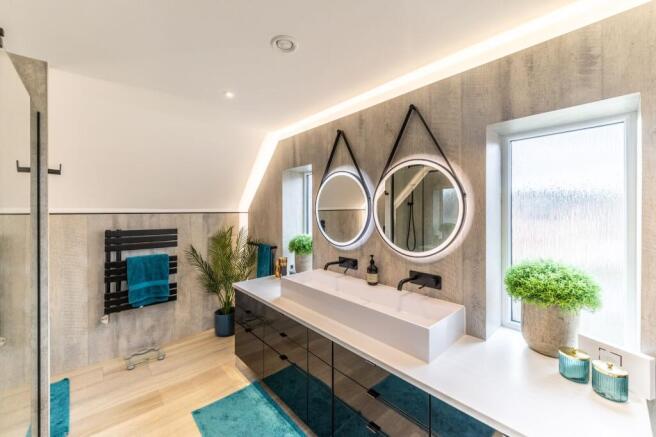 Master En-Suite