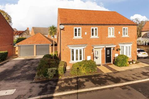 Chilton Field Way, Chilton