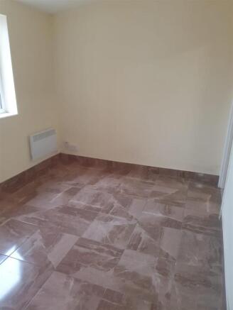 advertising pictures flat 9a St Clements Court Aug