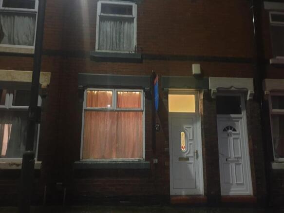 advertising pictures 61 pinnox Street stoke_7.jpg