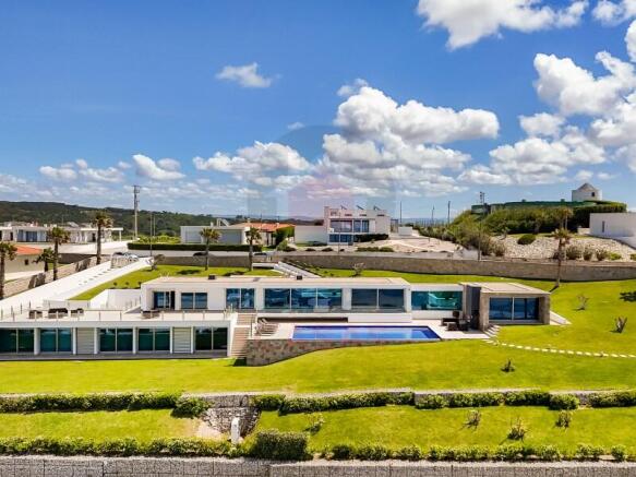 villa with sea views in Foz do Arelho