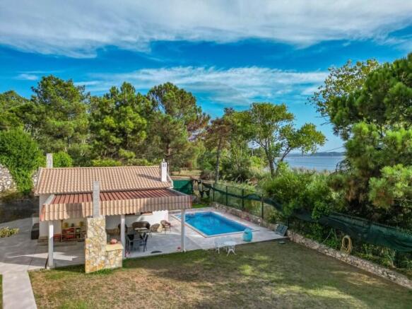 villa by the Obidos lagoon