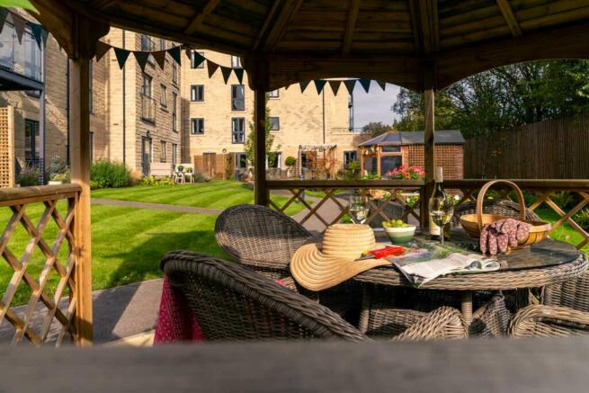 Whitelock Grange, Bingley - Communal Gardens  