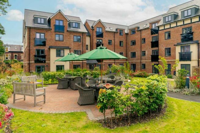 Herriot Gardens, Sunderland - Communal Patio  