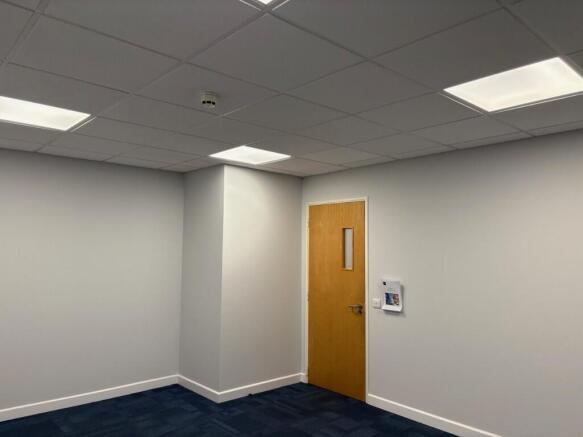 11A office to let