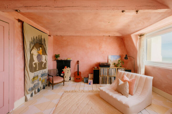 Croft-StLeonards-CottageInTheSky-Interior-15