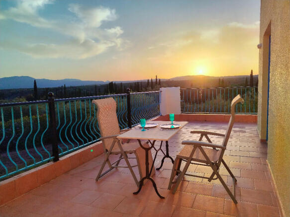 Lounge2 balcony