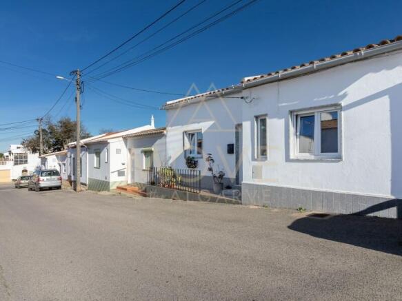 Village house for sale in Espiche