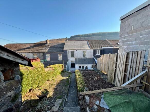 REAR GARDEN (4).jpg