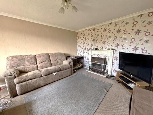 7 LIVING ROOM (1).jpg