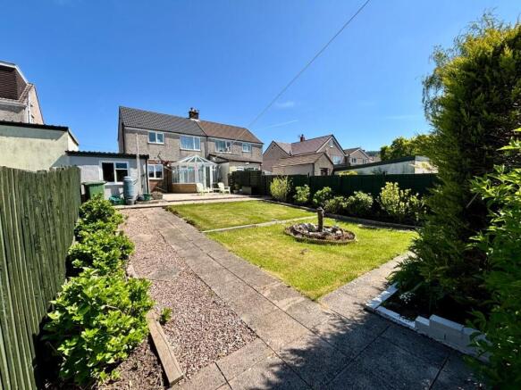 REAR GARDEN 3.jpg