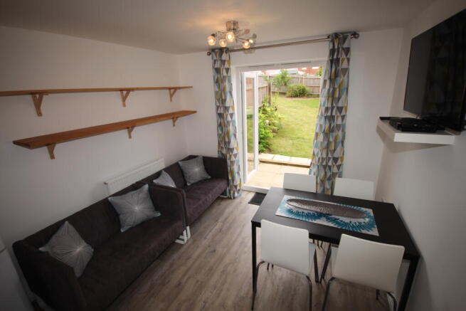 Lounge/Dining