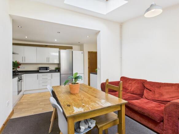 Lounge/Dining