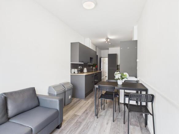 Lounge/Dining