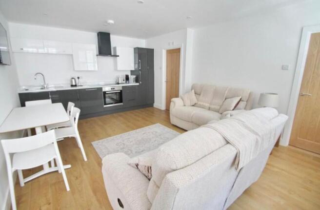 LOUNGE/KITCHEN