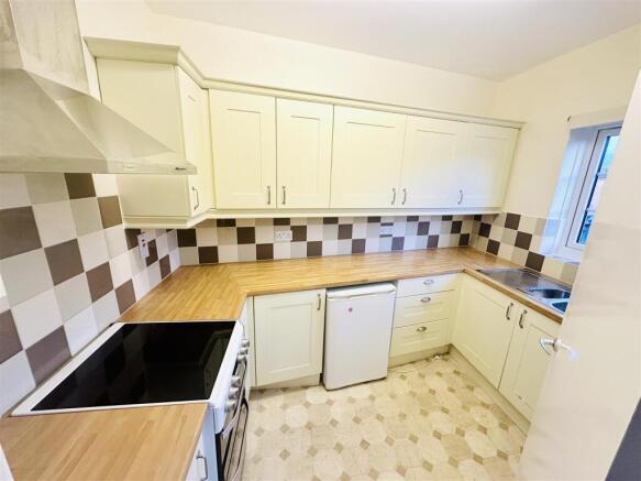 seven house kitchen.jpg