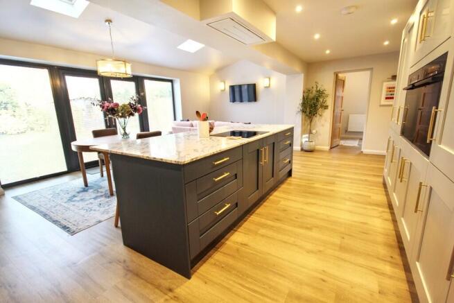 Kitchen Diner Fam...