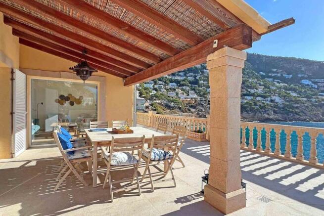 02-cala llamp-Einzigartige Investition Anwesen in Premiumlage mit Meerzugang-kaufen-terrasse