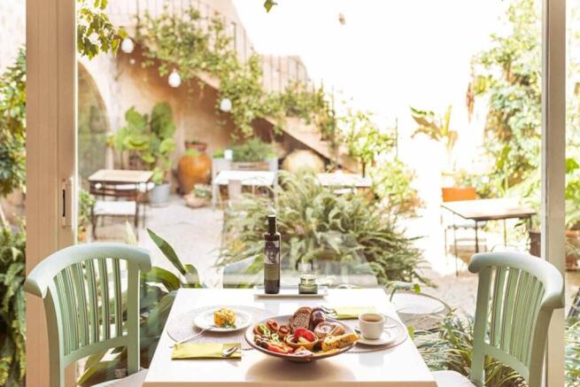 03-Boutique Hotel zu verkaufen - ein Rückzugsort im Herzen der Tramuntana-kaufen-tisch