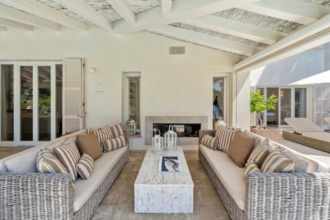 03-port andratx-Hamptons-Style Sea-View Beach House-kaufen-aussensofa