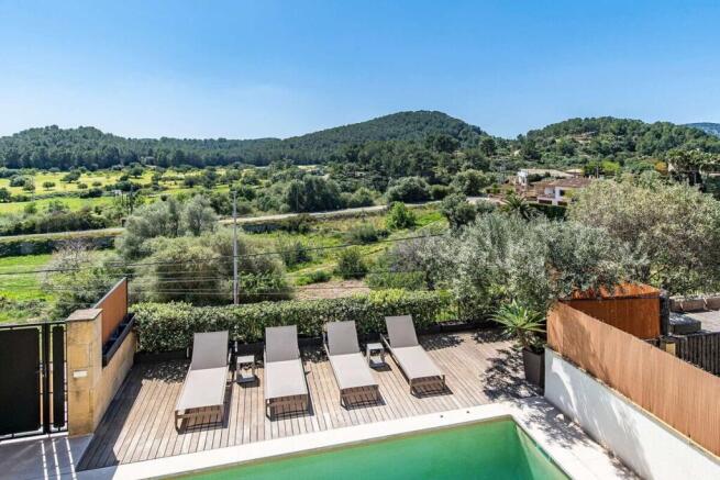 02-es capdella-Traumhafte Doppelhaushaelfte inmitten mediterraner Idylle-kaufen-sonnenliege