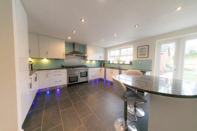Kitchen & breakfast room