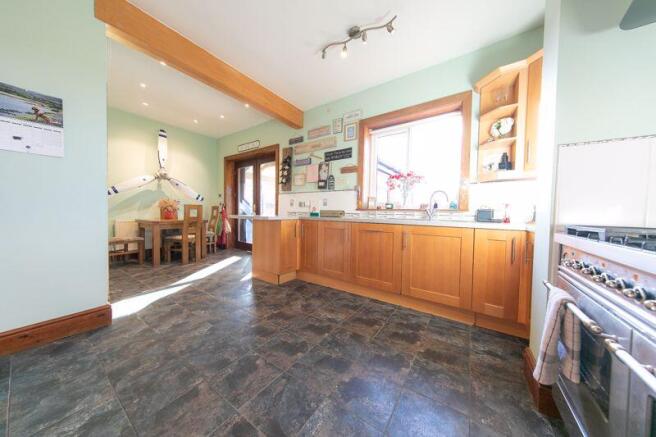 Kitchen & dining room