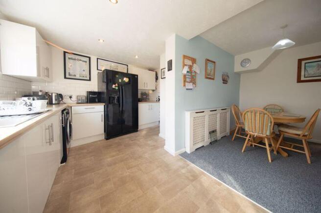 Kitchen & dining room