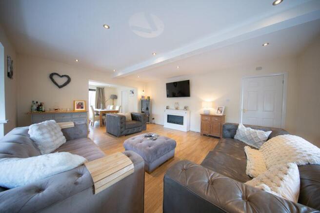 Lounge & dining room