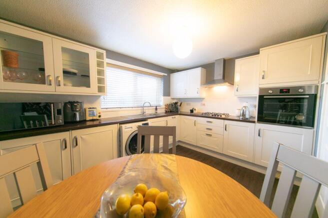Kitchen & dining room