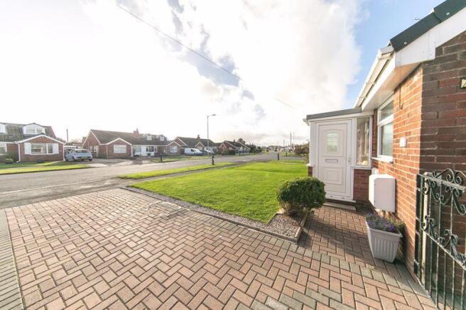 Front garden and driveway