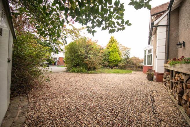 Front garden and driveway