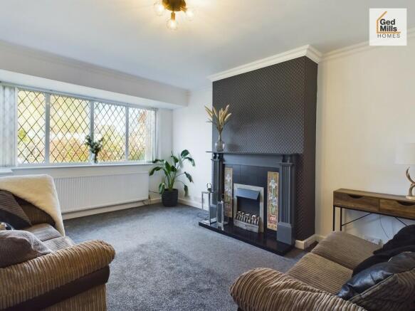 LOUNGE/BEDROOM