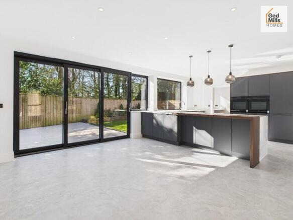 KITCHEN/FAMILY RO...