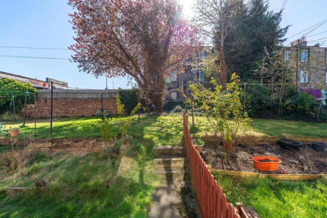 Rear gardens Communal