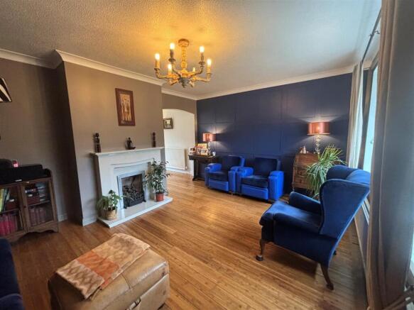 Living room 2.jpg