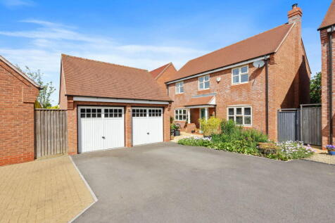 Balladine Crescent, Stoke Orchard, Cheltenham, GL52 7SN