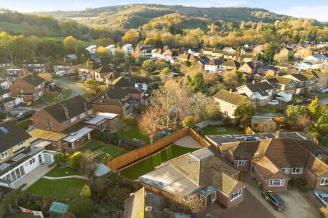 Vineyards Close, Charlton Kings, Cheltenham, GL53 8NH