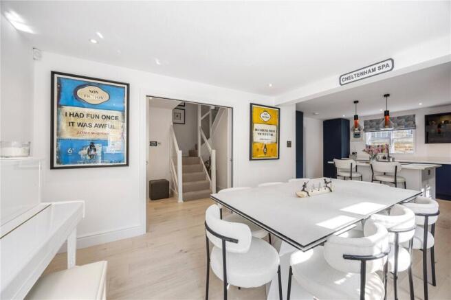 Kitchen/ Dining Room