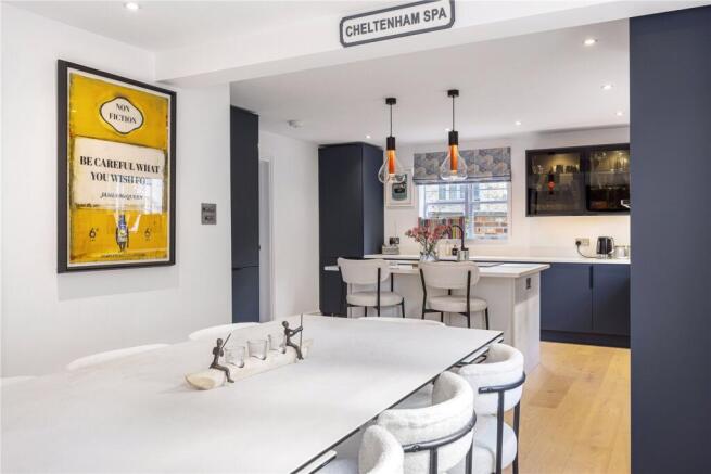 Kitchen/ Dining Room