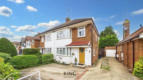 Wroxham Gardens, Potters Bar, EN6