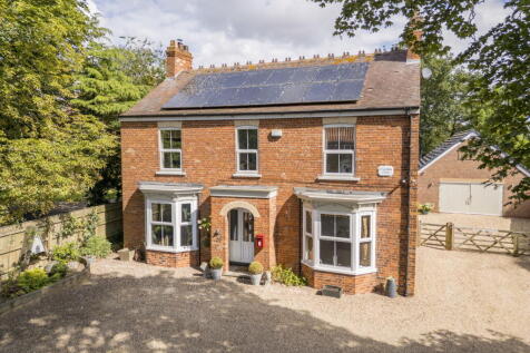 Main Road, Thorngumbald, Hull, HU12 9NA