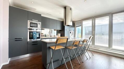 Western Gateway, London, E16