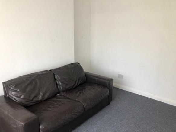 Downstairs bedroom2.jpg