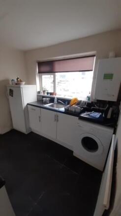 Kitchen 2.jpg