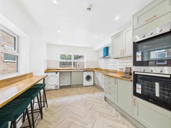 CAM03062G0-PR0183-STILL003