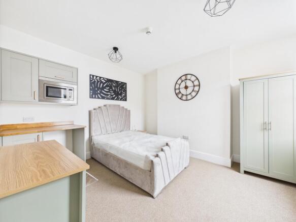 CAM03062G0-PR0183-STILL008