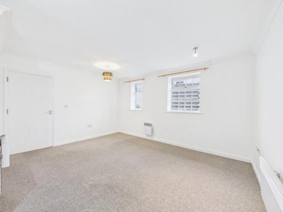 CAM03062G0-PR0206-STILL002